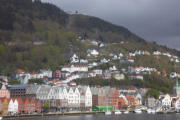 Blick über Bergen zum Ausichtsberg Fløien