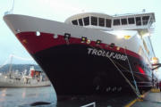 MS "Trollfjord" an der Pier in Sandefjord