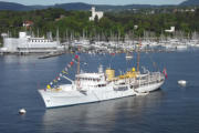 die Königliche Yacht K/S Norge über die Toppen geflaggt 