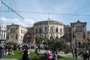Eidsvolls plass vor dem Parlaments Gebäude - Stortinget in Oslo