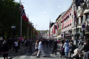 Blick zum Schloss von der Karl Johans gate in Oslo