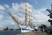 die MIR in der Abendsonne in Warnemünde