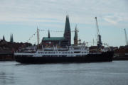 MS Nordstjernen vor der Kulisse der Lübecker Altstadt