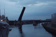 die Eric-Warburg-Brücke öffnet sich für die Nordstjernen