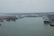 Blick vom Schiff in den Fischerreihafen von Hirtshals