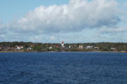 Blick auf Drottningskär mit Aspö Lotstorn