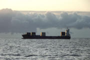 kleiner Containerfeeder in der Danziger Bucht