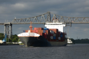 Containerfeeder auf den Nord-Ostsee-Kanal