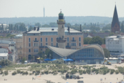 Leuchtturm und Teepott in Warnemünde